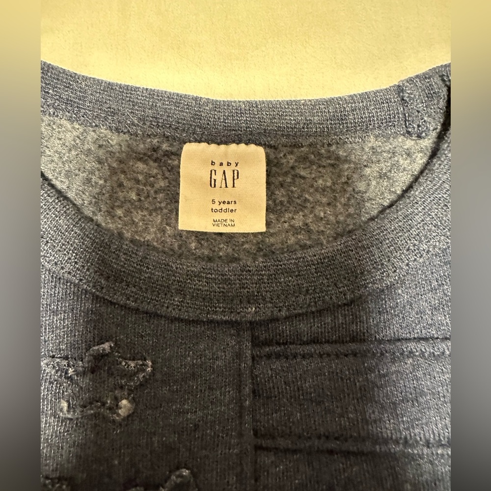Gap - Picture 2 of 3